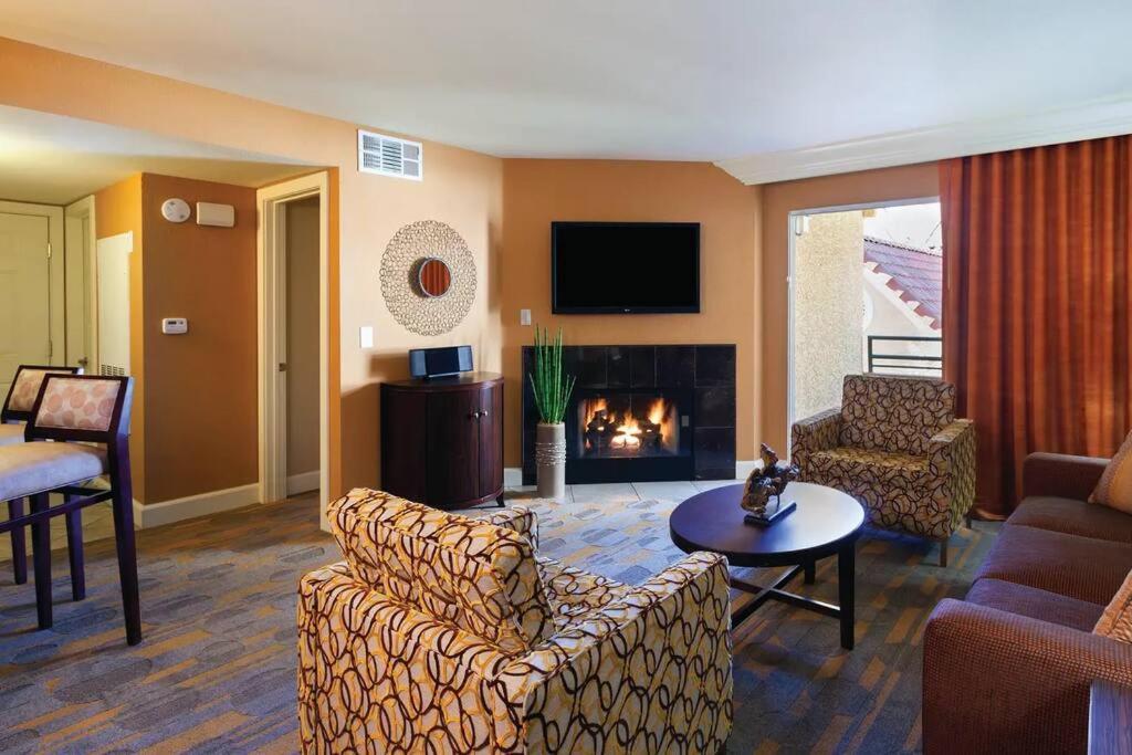 Weekend In Vegas - One Bedroom Next To Sphere! Apartment