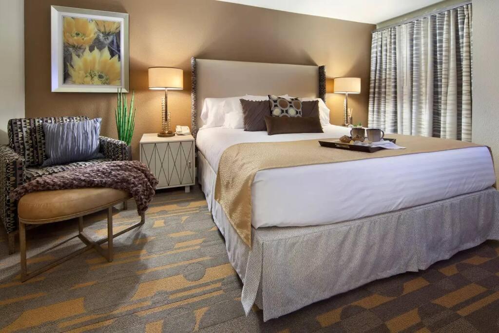 Apartment Weekend In Vegas - One Bedroom Next To Sphere! *